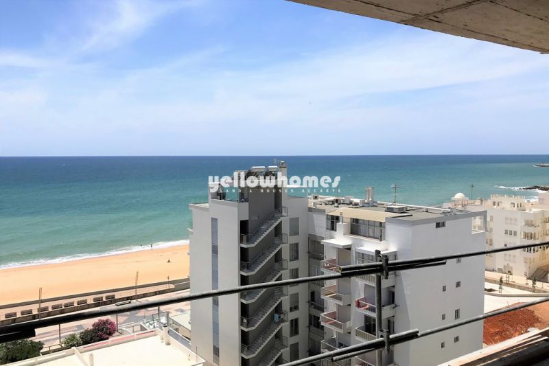 Espetacular apartamento T3 novo com vista para o mar a 50m da praia